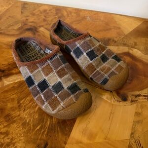 Keen Howser Plaid Slip On Flats Sz 8.5 Shoes Women's Suede Patchwork Brown
